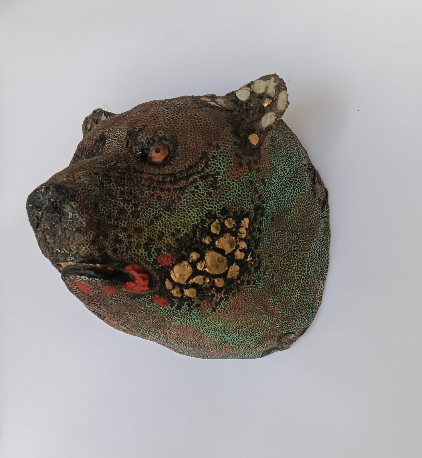 Oso de anteojos con piel de iguana, by Catalina Gold